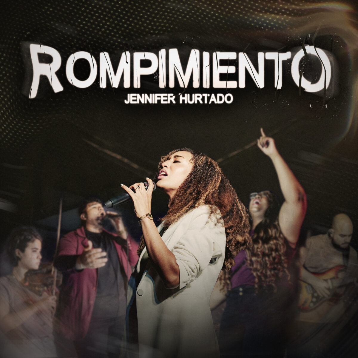 Portada de ““ROMPIMIENTO” es una declaración de fe y un clamor por lamanifestación de Dios.